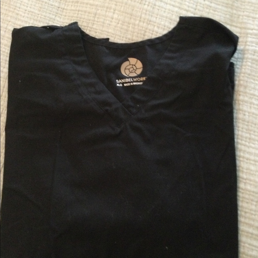 Black Sanibel Works Xl scrub tops.